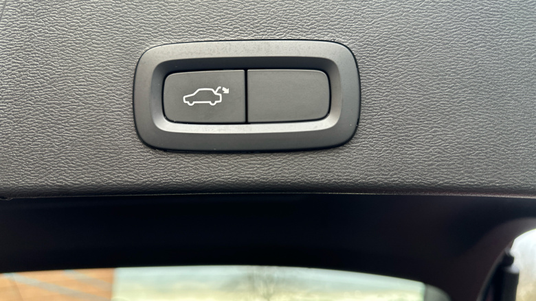 Volvo Xc40 2.0 B4P Inscription Pro 5dr Auto Petrol Estate